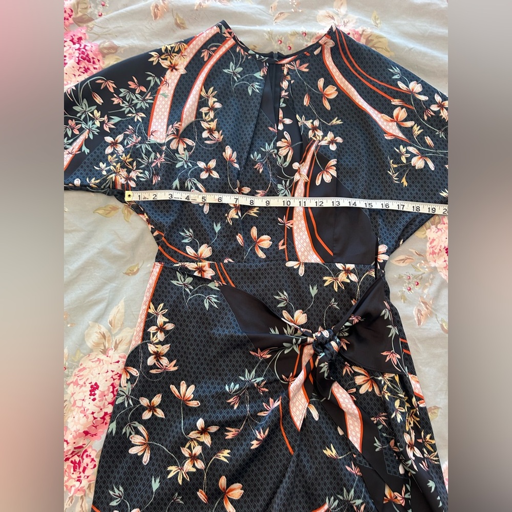 Maggy London Faux Wrap Dress Size 6 - Navy Flame Print Keyhole Detail - Picture 10 of 11